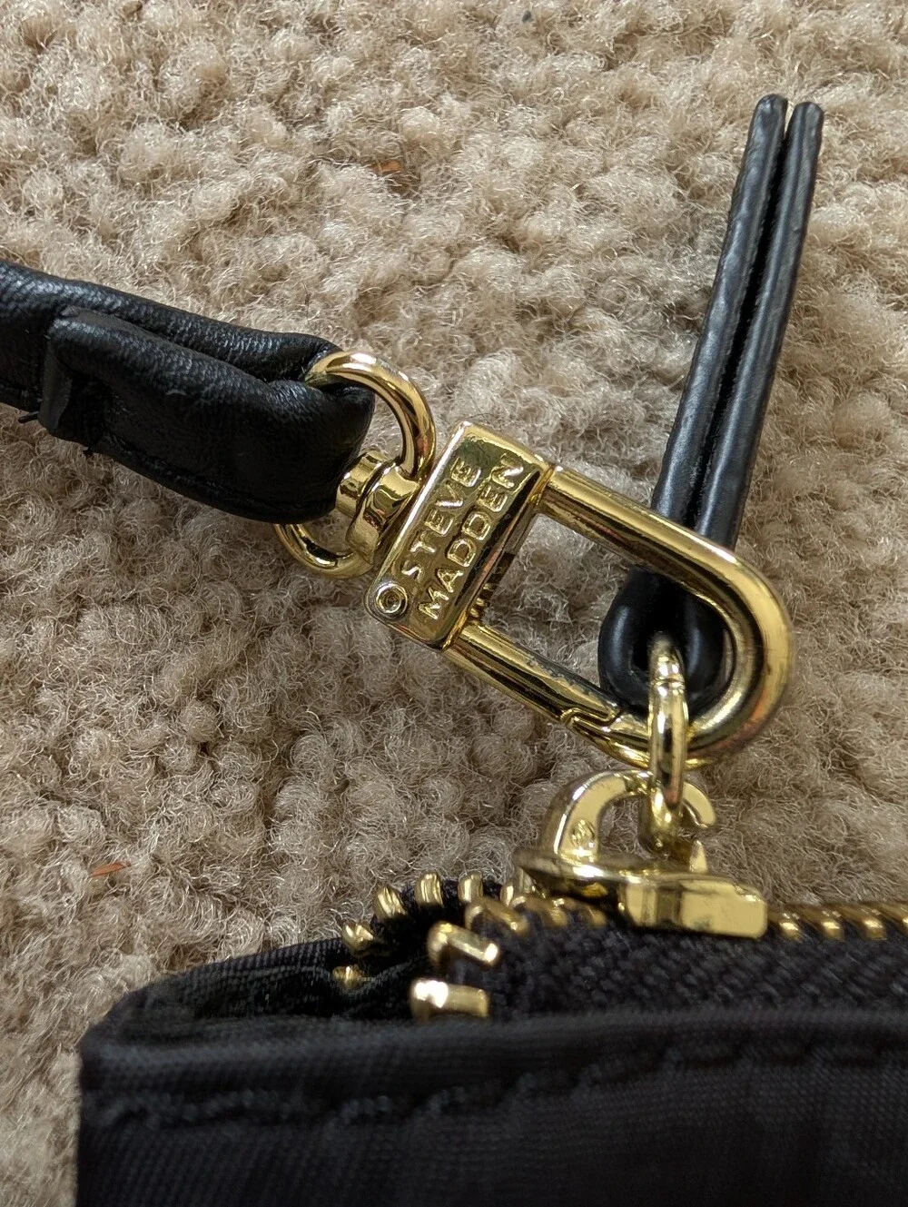 Steve Madden compact steve